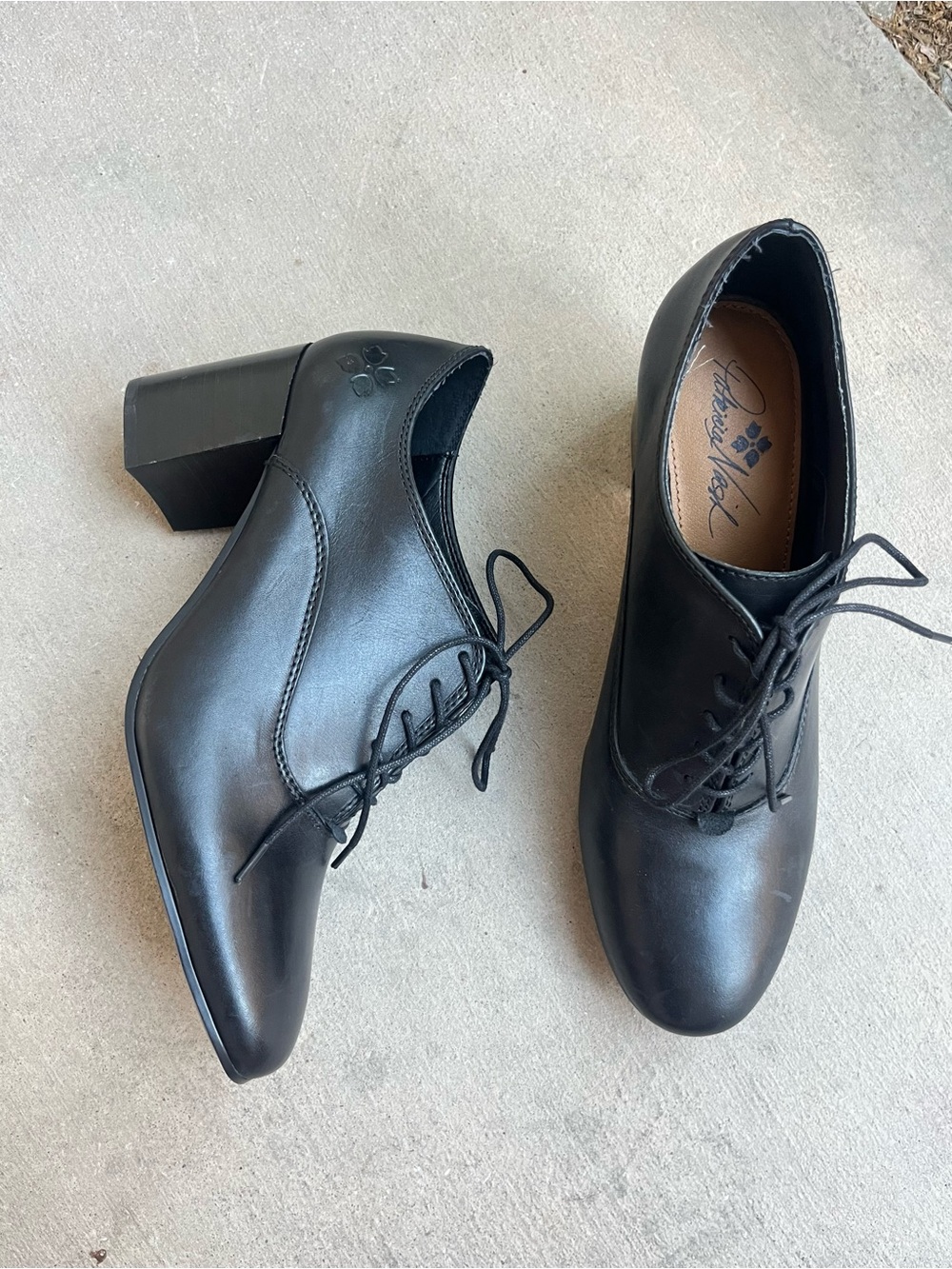 Patricia Nash Black Lace heels Size 9